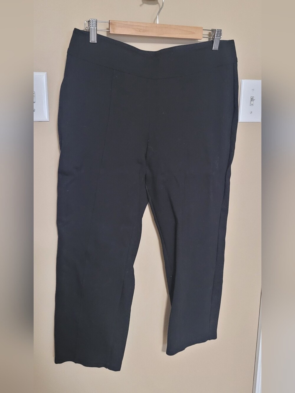 💚10 for $10💚 Bundle and save Nygard Black Cropped Capri Pants